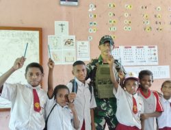 Satgas Yonif 131/Brajasakti Hadirkan Keceriaan Bagi Anak-Anak di Perbatasan Papua