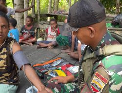 Pelayanan Kesehatan Gratis, Satgas Yonif 131/Brajasakti Selalu Bantu Kesulitan Masyarakat Perbatasan Papua