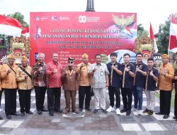 Ditjen Polpum Kemendagri Luncurkan Gerakan Pembagian 10 Juta Bendera Merah Putih di Denpasar