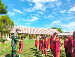 Satgas Yonif 131/Brajasakti Latih Disiplin dan Kekompakan Siswa SD Negeri Pitewi