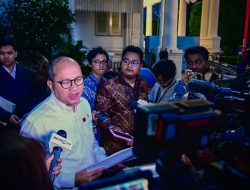 Menteri Investasi dan Hilirisasi/Kepala BKPM Rosan Perkasa Roeslani Menyampaikan Laporan kepada Presiden Prabowo Subianto di Istana Kepresidenan Jakarta.