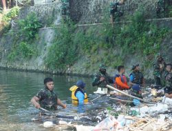 Peringati HUT RI Ke-80, Satgas TMMD Reguler Ke-125 Kodim 0735/Surakarta Gelar Karya Bakti Pembersihan Sungai