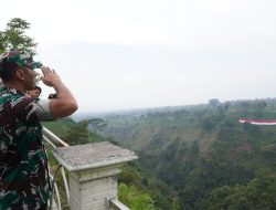 Bendera Raksasa Sepanjang 80 Meter Dikibarkan di Kaki Merapi