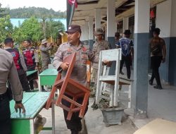 Pasca Gempa, Polres Poso,Brimob dan Satgas Madago Raya Evakuasi Peralatan Sekolah SDN 1 Tangkura