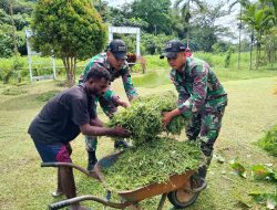 Satgas Yonif 131/Brajasakti dan Warga Gotong Royong Bersihkan Gereja Mahanaim di Perbatasan Papua