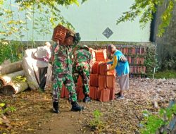 Babinsa Koramil Jatiwangi Bersama Warga Gotong Royong Rehab Rutilahu di Brujul Wetan