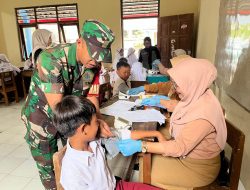 Babinsa Sambi Dampingi Imunisasi, Anak-Anak Jadi Lebih Berani Disuntik