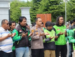 Kapolres Majalengka Gandeng Ratusan Ojol Gelar Doa Bersama dan Tabur Bunga untuk Affan