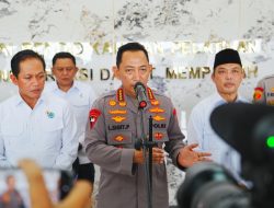 Tinjau Penanganan Karhutla Kalbar, Kapolri Ungkap Titik Api Terus Menurun
