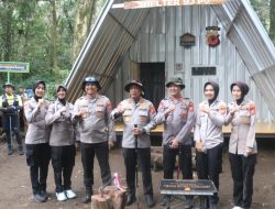 Kapolda Jabar Resmikan Shelter Pesat Gatra 93 di Gunung Ciremai, Sekaligus Pimpin Pendakian Jelang HUT Ke-80 RI