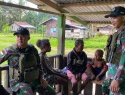 Satgas yonif 131/Brajasakti Layanani Kesehatan Masyarakat dengan Senyum dan Kepedulian