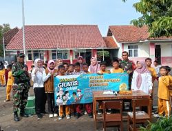 Danposramil Peltu Gatot Hadiri Pemeriksaan Kesehatan Gratis & Imunisasi MR-HPV di SD Karyamukti