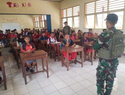 Satgas Yonif 131/Brajasakti Tanamkan Semangat Kebangsaan di SMK 7 Jayapura