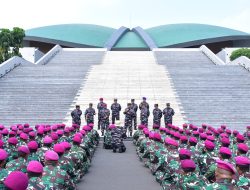 Danpasmar 1 Dampingi Kasal Tinjau Prajurit Pasmar 1 Saat Amankan Gedung DPR/MPR RI