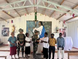 Satgas Yonif 700/WYC Tebar Kasih di Gereja Stalsi Sisilia Wuloni dengan Cinta dan Alkitab