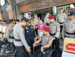 Kapolda Beri KPLB dan Penghargaan Kepada 13 Personil Polda Bali