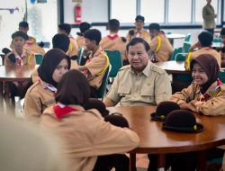 Kedatangan Presiden Prabowo Disambut Antusias oleh para Siswa SRMA