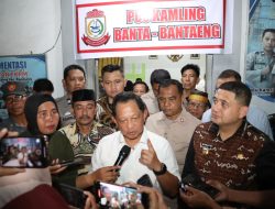 Mendagri Tinjau Pos Kamling di Makassar, Tekankan Pentingnya Keamanan Berbasis Masyarakat