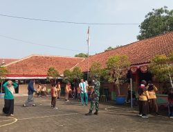 Babinsa Koramil Kemusu Latih Siswa SD Klewor I Tata Cara Pengibaran Bendera Merah Putih