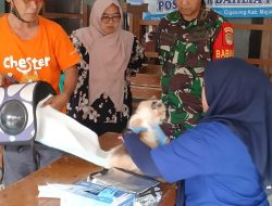 Babinsa Tenjolayar Dampingi Vaksinasi Rabies untuk Hewan Peliharaan di Majalengka