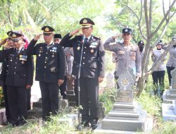 Mewakili Kapolres, Wakapolres Majalengka Pimpin Upacara Pemakaman Alm.AIPTU Encu Suhara