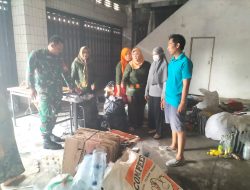 Pendampingan Babinsa Kemlayan Berikan Motivasi Semangat Kerja Kepada Petugas Bank Sampah.