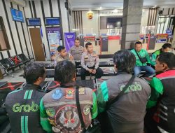 Driver Ojol Sambangi Polres Majalengka Beri Kejutan HUT Lalu Lintas ke-70