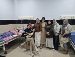 Wujud Kepedulian dan Kebersamaan, Bhayangkari Polairud Jenguk Anggotanya yang melahirkan.