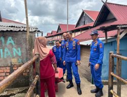 Sambangi Warga Pulau Pandan, Dirpolairud Polda Jambi berikan himbauan Kamtibmas.