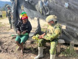 Rosita di Tanah Eronggobak, TNI Borong Hasil Tani Rakyat
