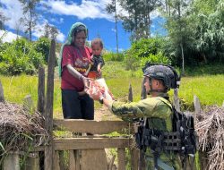 Satgas Yonif 700/WYC Tebar Kepedulian di Tanah Papua, Sembako Jadi Tali Persaudaraan
