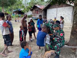 Satgas Yonif 131/Brajasakti Gelar Pelayanan Kesehatan di Kampung Banda Waris