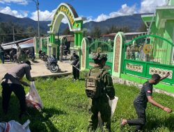 Satgas Yonif 700/WYC Bersama Satgas ODC dan Polres Puncak Gelar Karya Bhakti di Masjid Al Ikhlas Ilaga