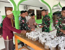 Satgas Yonif 131/Brajasakti Gelar Jumat Penuh Berkah di Perbatasan Papua