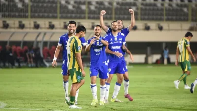 Menang di Kandang Lawan, Persib Bandung Gilas PSBS dengan Tiga Gol Tanpa Balas