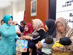 Ketum TP PKK Tri Tito Karnavian Buka Gebyar Imunisasi Anak dengan Zero Dose di Tasikmalaya