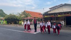 Tingkatkan Pelayanan Publik, Personel Sat Samapta Polres Majalengka Kawal Mobilitas Pagi Warga