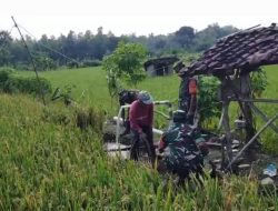 Babinsa Bantu Pemeliharaan Sumur Sibel Milik Petani
