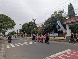 Pastikan Kelancaran Aktivitas Pagi, Samapta Majalengka Lakukan Pengaturan di Titik Rawan