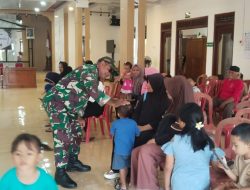 Peran Aktif Babinsa Joyotakan Bantu Posyandu Balita