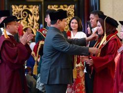 Presiden Prabowo Subianto Berikan Penghargaan atas Kepemimpinan Rektor UKRI Sufmi Dasco Ahmad.