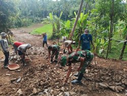 Anggota Satgas TMMD Ke-126 Lanjutkan Pengerasan Jalan Capai Progres 65% di H+15