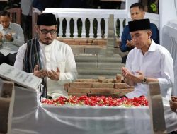 Gibran Rakabuming Berziarah ke Makam K.H. Abbas Abdul Jamil, Sesepuh Ponpes Tertua Kedua di Cirebon.