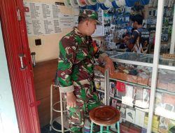 Implementasikan Bintahwil dengan Pelaku UMKM, Babinsa Jayengan Motivasi Penjual Alat Elektronik