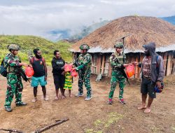 Satgas Yonif 700/WYC Gelar Safari Honai di Kampung Wako, Berbagi Sargal dan Harapan Bersama Masyarakat Puncak