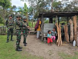 Satgas Yonif 521/DY Laksanakan Komsos di Distrik Walesi