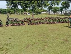 Babinsa Sampaikan Materi Tentang Makna Lambang Negara Indonesia kepada Siswa SMK Binawiyata