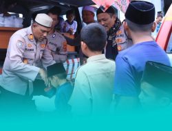 Polres Bener Meriah Bagikan Bingkisan Makan Siang Untuk Jemaah Sholat Jum’at Masjid Istiqomah Bale Atu