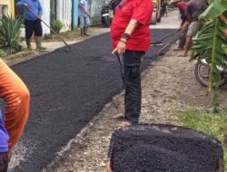 Pemdes Ranji Kulon Realisasikan Anggaran Bankeu 2025, Kades Tomi Memantau Langsung Pekerjaan Hotmix.