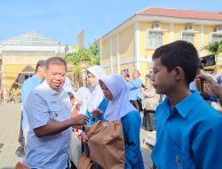 Bupati Majalengka Salurkan Bantuan Pendidikan bagi Siswa Tidak Mampu yang Belum Tercover Program KIP.